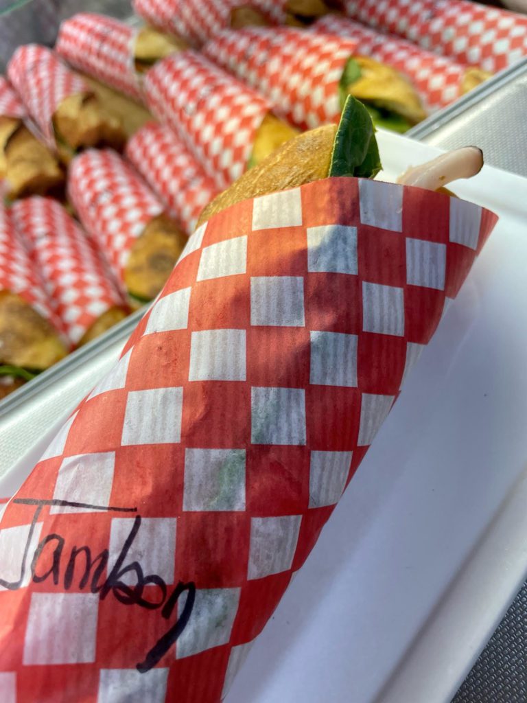 Le sandwich Jambon Beurre Deux gars dans L Pétrin