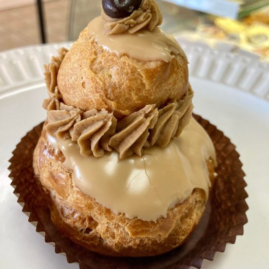 La religieuse au café